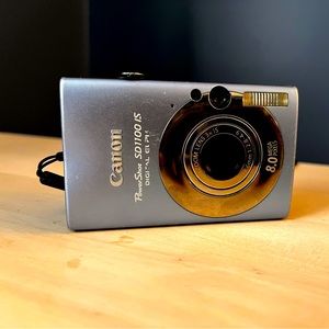 Canon PowerShot SD1100IS 8MP Digital Camera